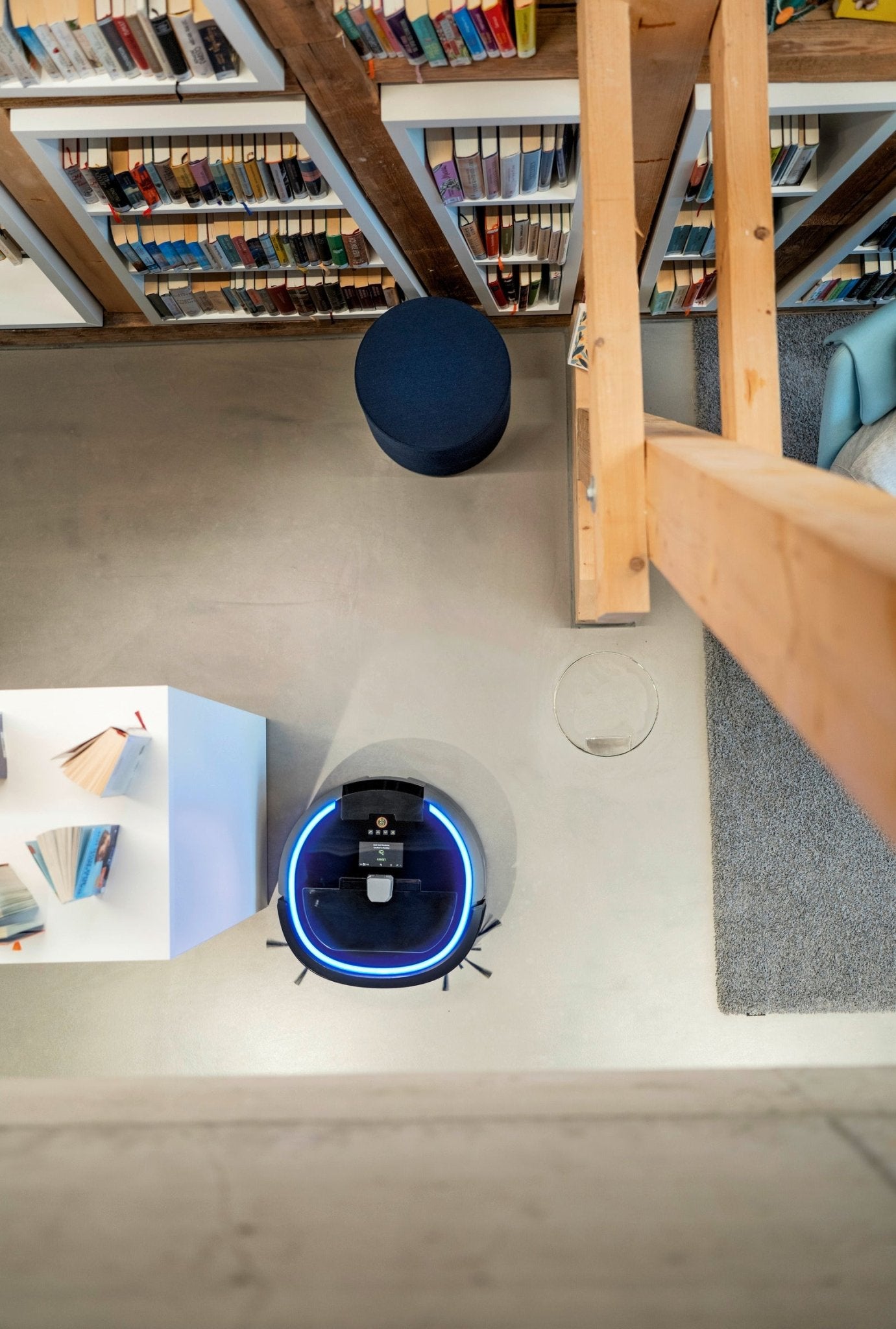 Autonomer Sauger KIRA CV 50 - Karcher Flexstore